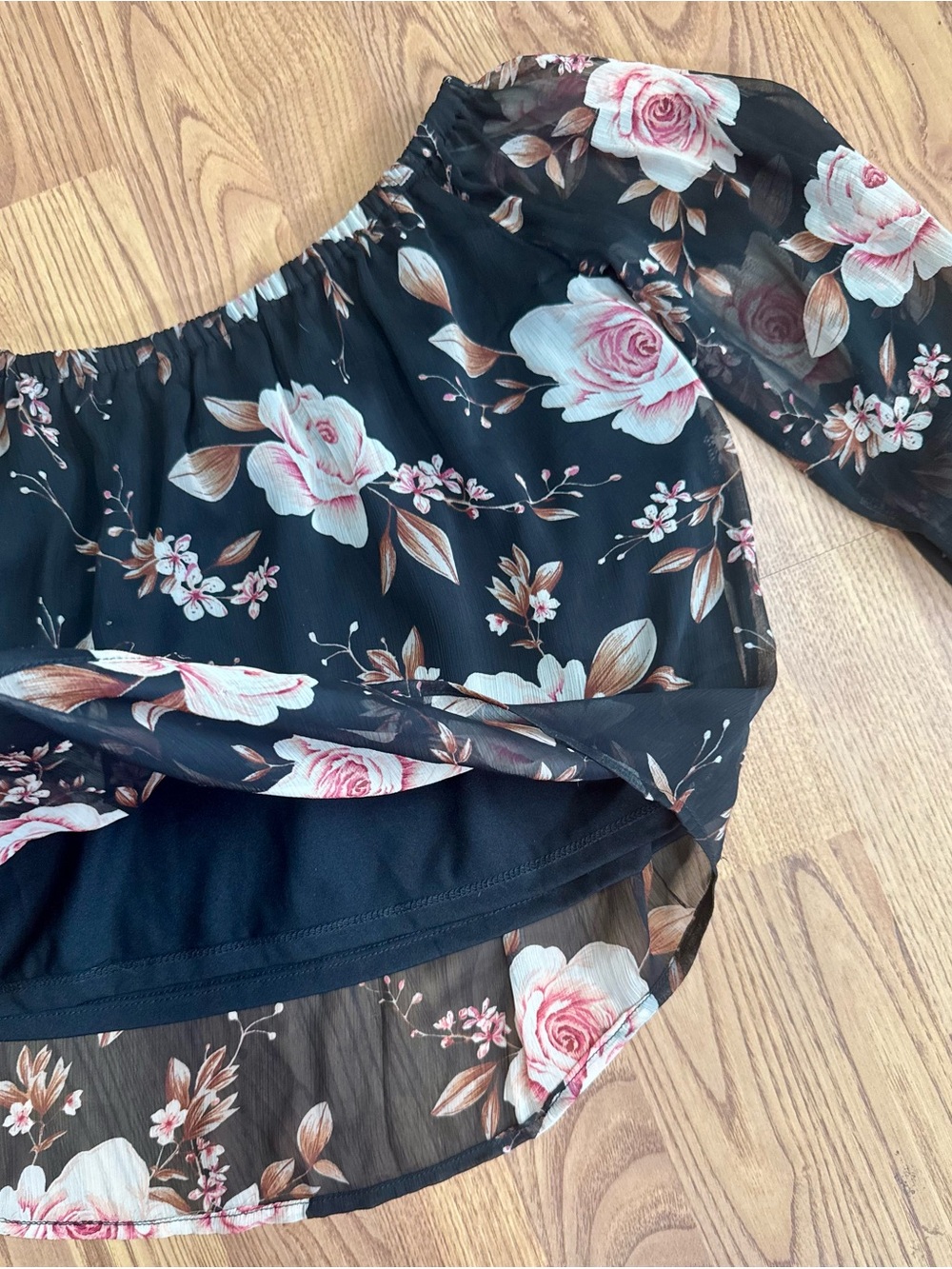 ❤️ American Eagle XS Black Floral Off-Shoulder Crop Top Shirt Pink Roses (B11) - Picture 2 of 4